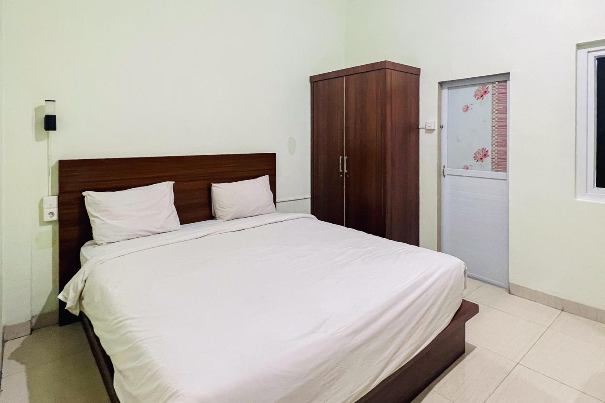 Teratai Residence Mitra Reddoorz Medan Exterior foto